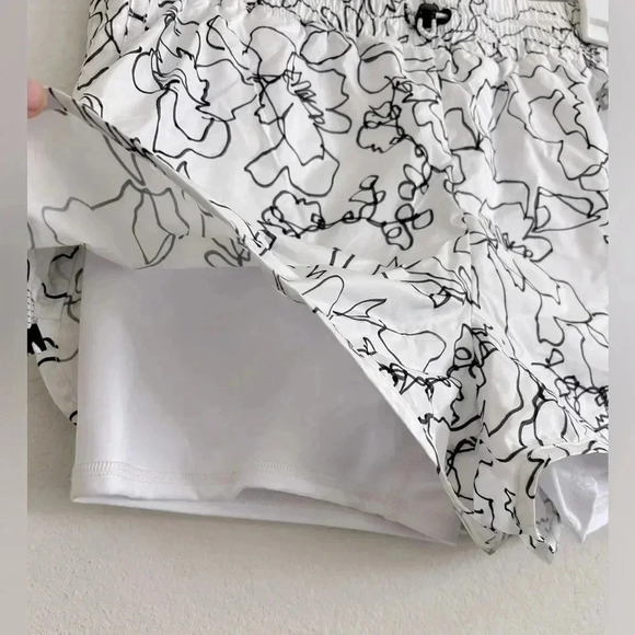 NWT- DKNY Sport 2 in 1 Running Shorts- size small - Picture 5 of 10